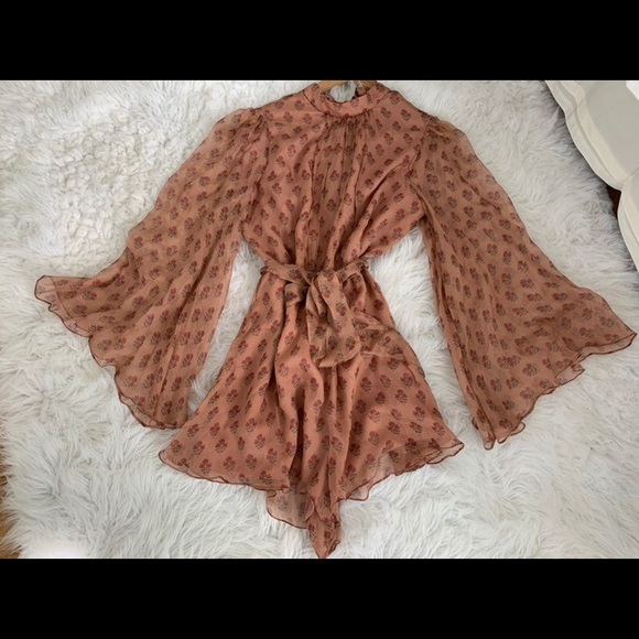 Beautiful stamp open back romper Zimmermann size 1 - Picture 3 of 7